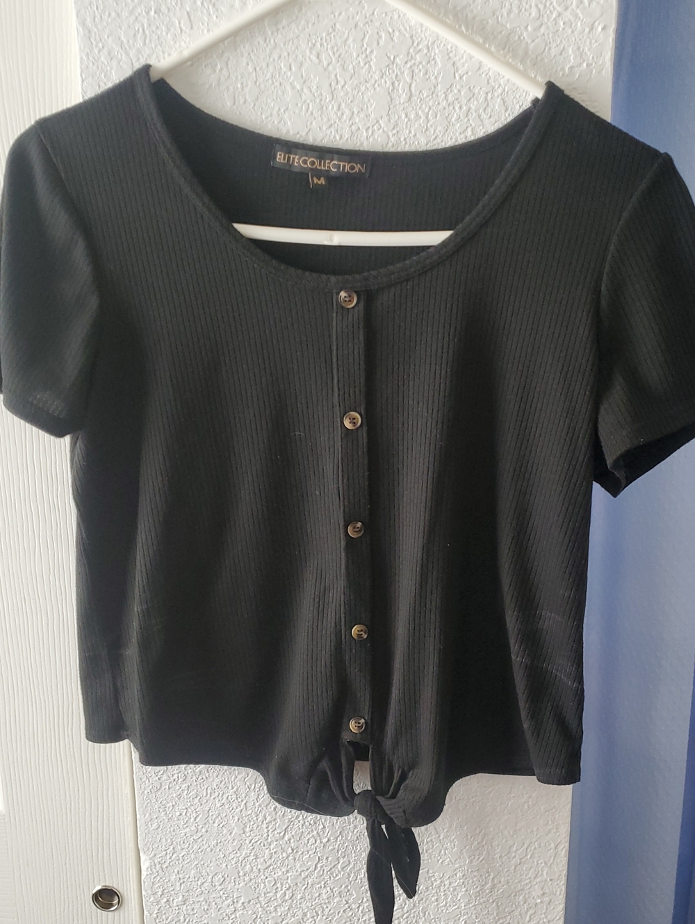 ELITE COLLECTION Black Ribbed Button-Front Tie Crop Top